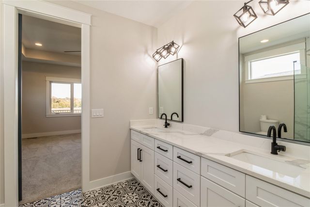 16210 Walnut Meadows Court, Urbandale, IA 50323