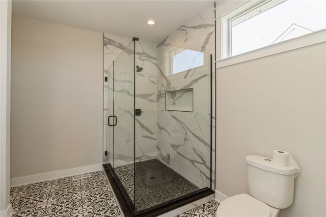 16210 Walnut Meadows Court, Urbandale, IA 50323