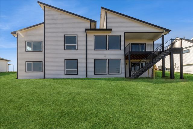 16210 Walnut Meadows Court, Urbandale, IA 50323