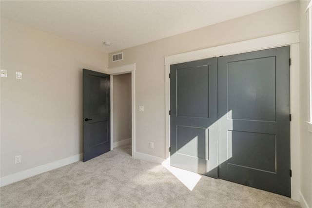 16210 Walnut Meadows Court, Urbandale, IA 50323