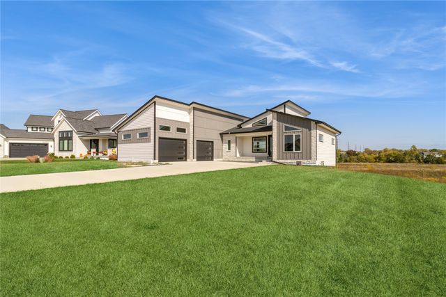 16210 Walnut Meadows Court, Urbandale, IA 50323