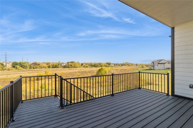16210 Walnut Meadows Court, Urbandale, IA 50323