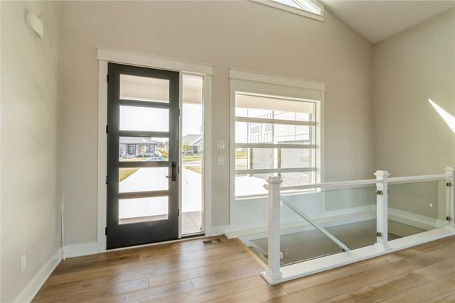 16210 Walnut Meadows Court, Urbandale, IA 50323