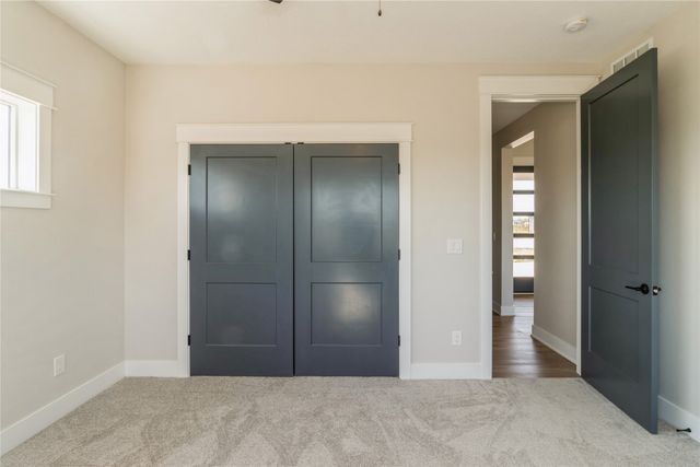 16210 Walnut Meadows Court, Urbandale, IA 50323