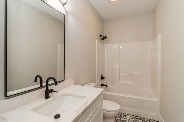 16210 Walnut Meadows Court, Urbandale, IA 50323