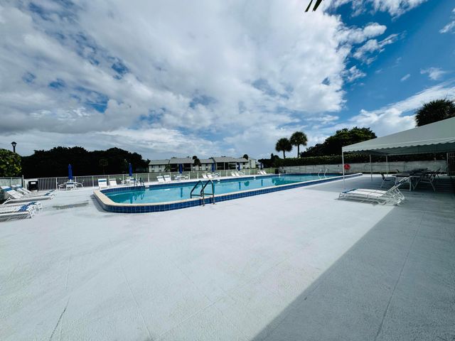 1025 Green Pine Boulevard B, West Palm Beach, FL 33409