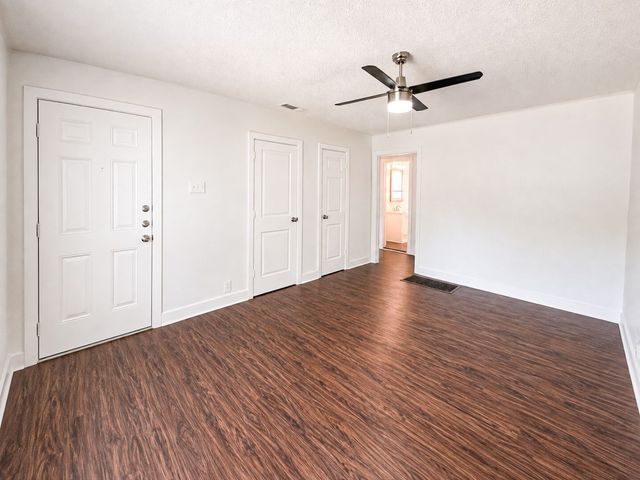 6710 Petain Avenue, Dallas, TX 75227