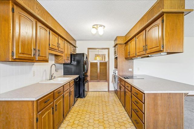 9016 E Boxthorn St, Wichita, KS 67226