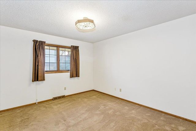 9016 E Boxthorn St, Wichita, KS 67226