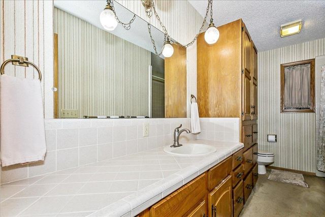 9016 E Boxthorn St, Wichita, KS 67226