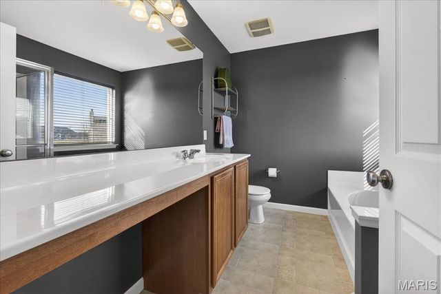 508 Country Chase Drive, Lake St Louis, MO 63367