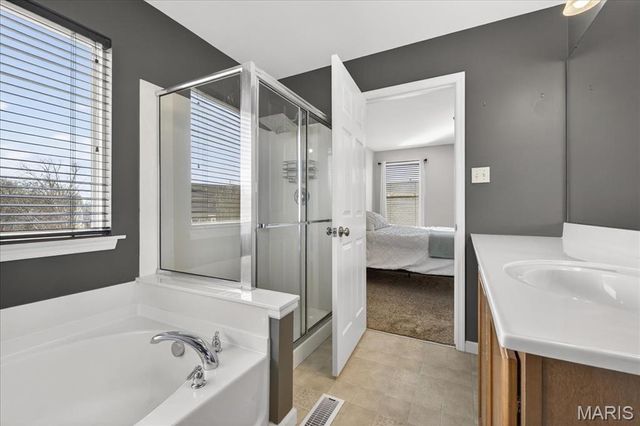 508 Country Chase Drive, Lake St Louis, MO 63367