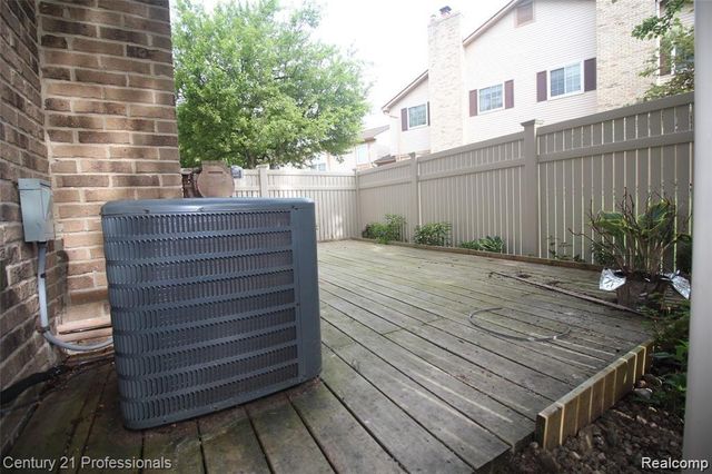 21141 E Glen Haven Circle 34, Northville, MI 48167