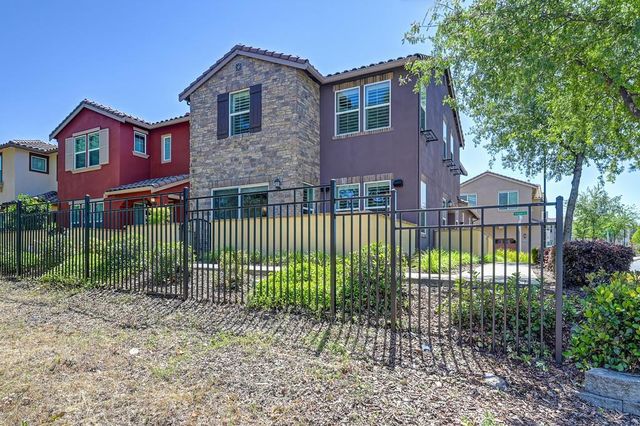 2001 Pasqual Dr, Roseville, CA 95661