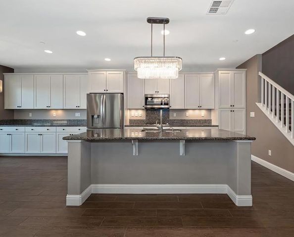 2001 Pasqual Dr, Roseville, CA 95661