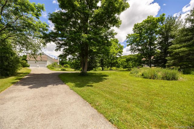 31 Hartstone Drive, Poughkeepsie, NY 12603