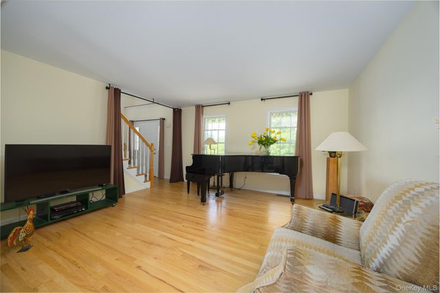 31 Hartstone Drive, Poughkeepsie, NY 12603