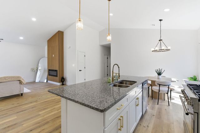 140 S Volutsia Ave, Wichita, KS 67211