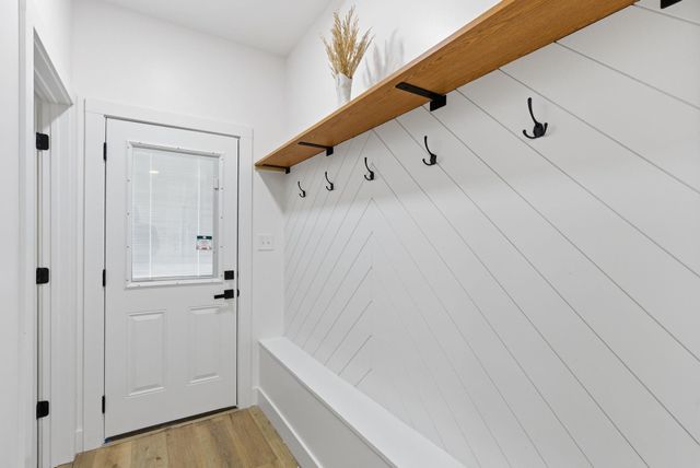 140 S Volutsia Ave, Wichita, KS 67211