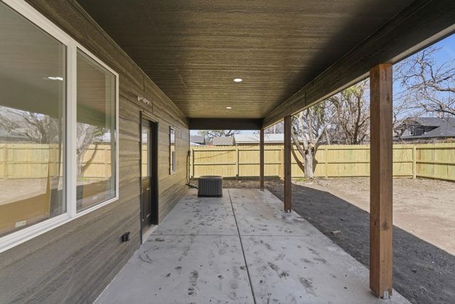 140 S Volutsia Ave, Wichita, KS 67211