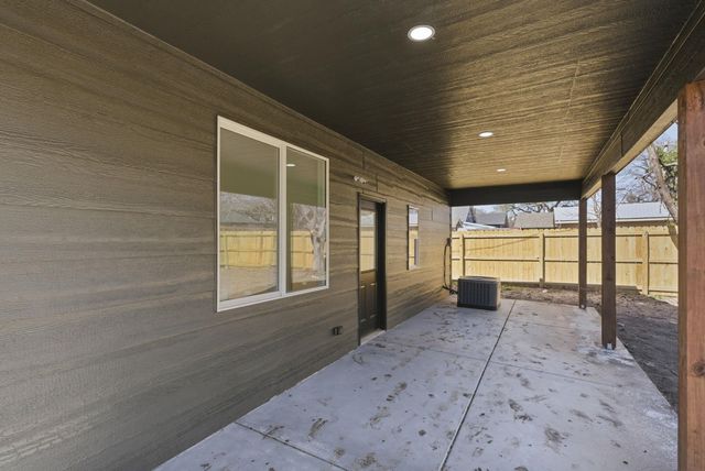 140 S Volutsia Ave, Wichita, KS 67211