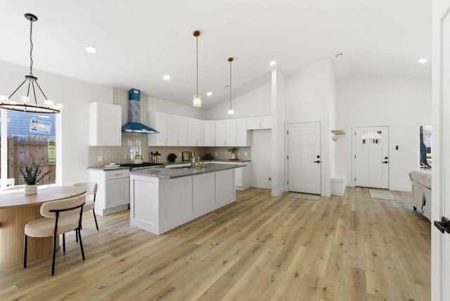 140 S Volutsia Ave, Wichita, KS 67211