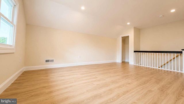 26 ELMHURST AVE, Trenton, NJ 08618