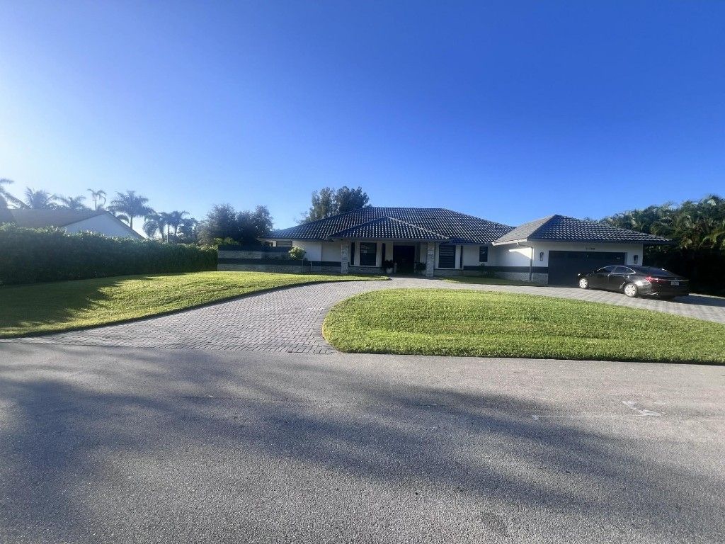11740 Hermitage Drive, Plantation, FL 33325