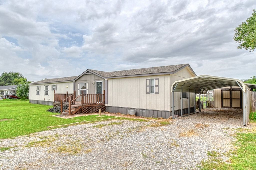 200 Chickasha Avenue, Amber, OK 73004