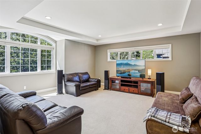 25846 NE 4th Place, Sammamish, WA 98074