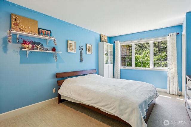 25846 NE 4th Place, Sammamish, WA 98074