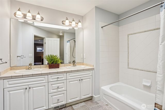 25846 NE 4th Place, Sammamish, WA 98074