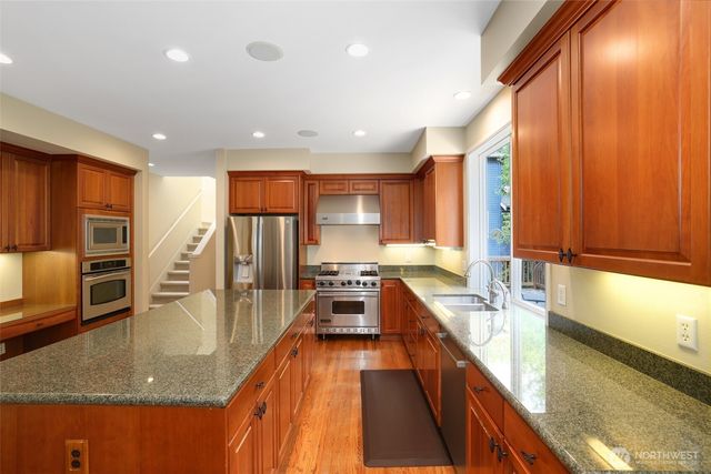 25846 NE 4th Place, Sammamish, WA 98074