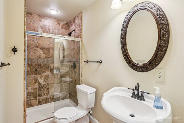 25846 NE 4th Place, Sammamish, WA 98074