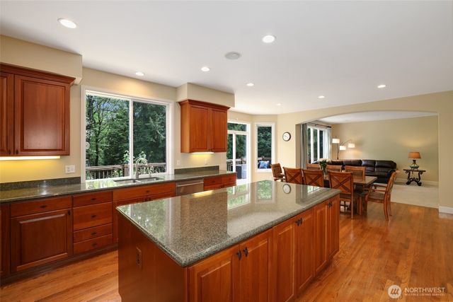 25846 NE 4th Place, Sammamish, WA 98074