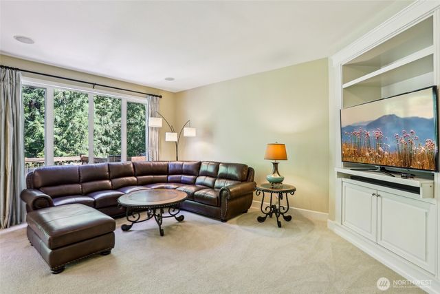 25846 NE 4th Place, Sammamish, WA 98074