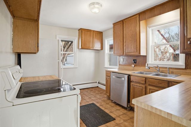 1440 92nd Avenue N, Brooklyn Park, MN 55444