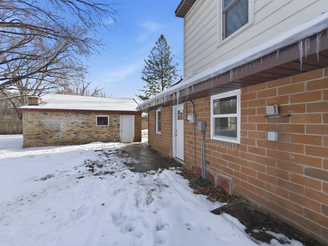 1440 92nd Avenue N, Brooklyn Park, MN 55444