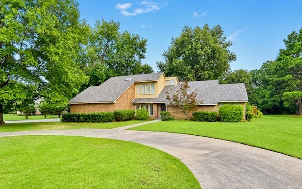 4110 Lakeshore Drive, Reno, TX 75462