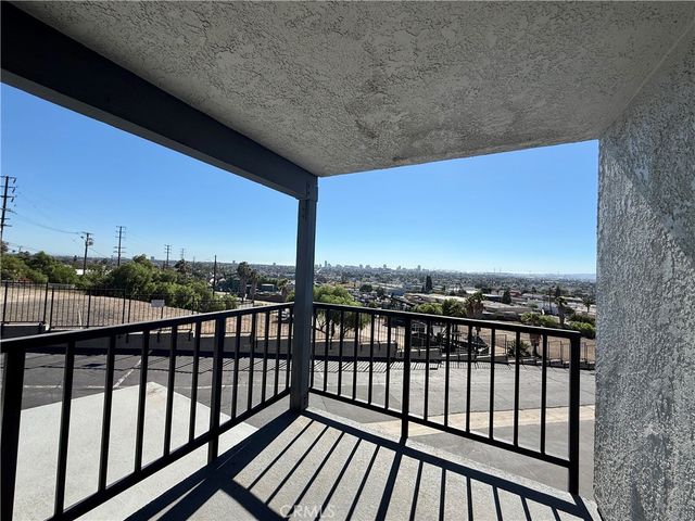 2599 Walnut 128, Signal Hill, CA 90755