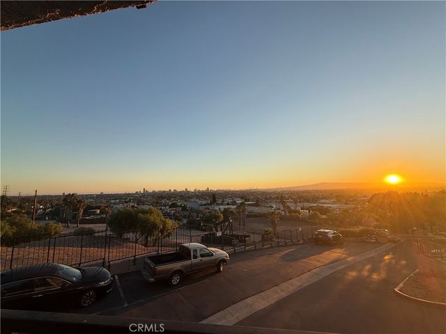 2599 Walnut 128, Signal Hill, CA 90755
