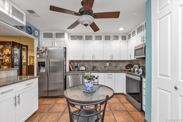 15 Spring Hollow, Roslyn, NY 11576