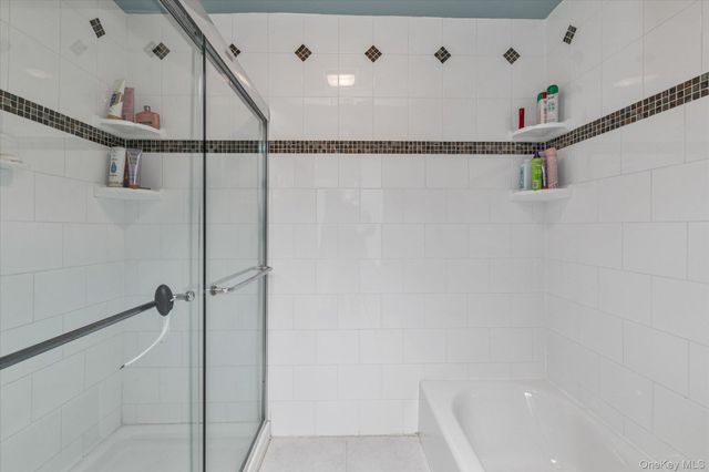 15 Spring Hollow, Roslyn, NY 11576