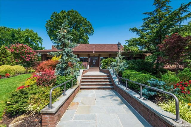 15 Spring Hollow, Roslyn, NY 11576