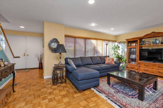 15 Spring Hollow, Roslyn, NY 11576