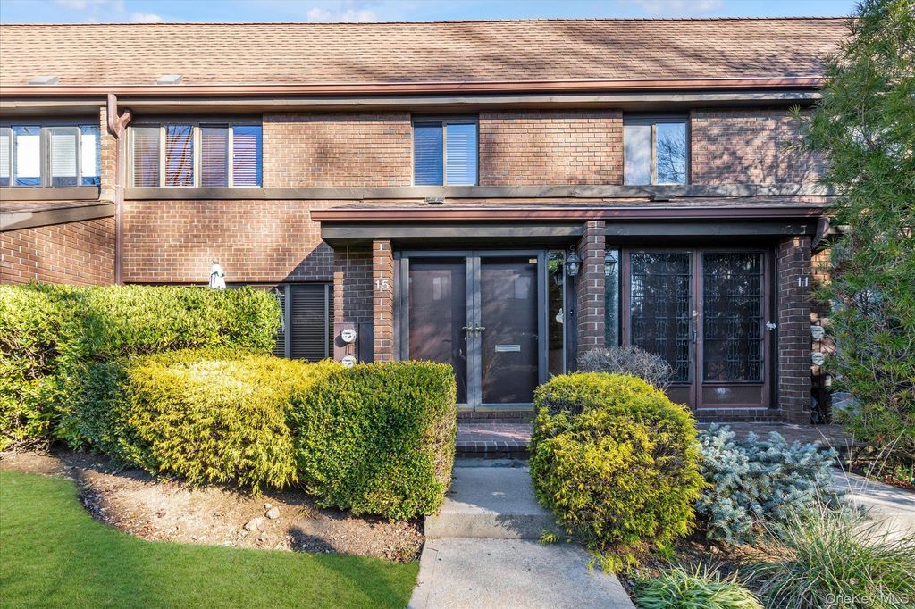 15 Spring Hollow, Roslyn, NY 11576
