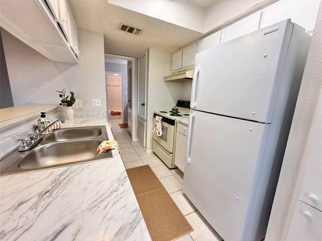 3919 Fairmont Parkway 260, Pasadena, TX 77504