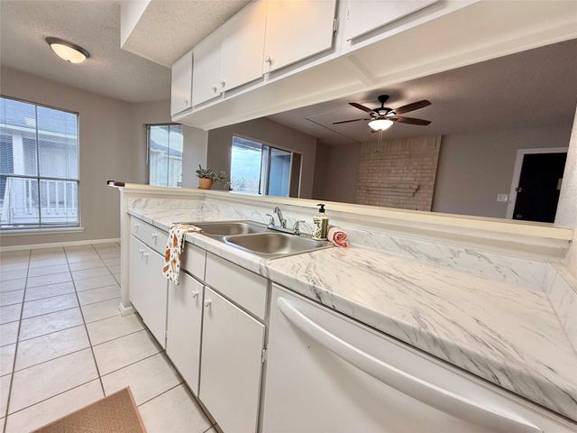 3919 Fairmont Parkway 260, Pasadena, TX 77504