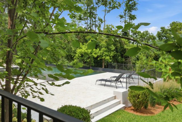 818 Brentview Dr, Nashville, TN 37220