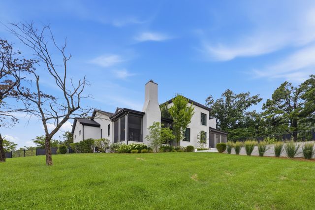 818 Brentview Dr, Nashville, TN 37220